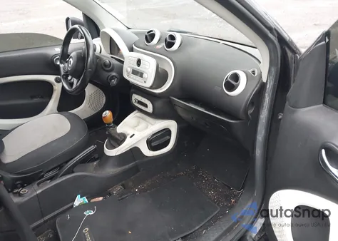 2016 Smart Fortwo Passion/Prime/Proxy/Pure z USA, uszkodzony, nr VIN WMEFJ5DA6GK066480